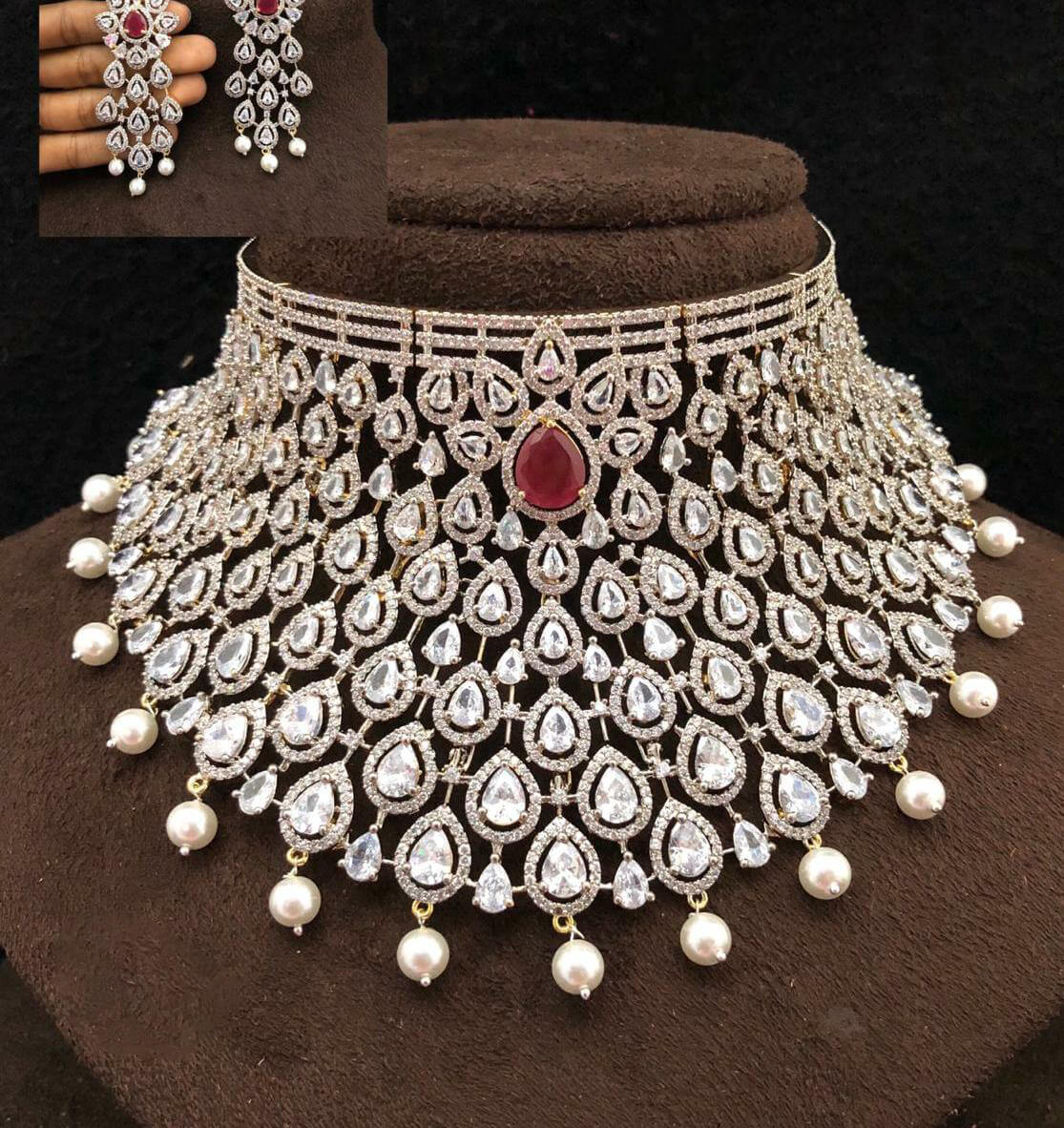 Choker necklace sales set for reception