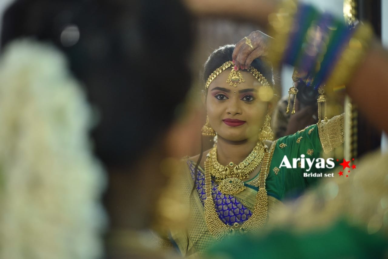 Boost the beauty of bride and attire with the bridal jewellery collection
